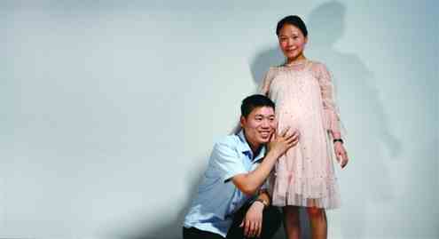 梁敬瑞，28岁，河南新乡，工班长，孩子距离出生不到一个月，孩子小名“开心”。